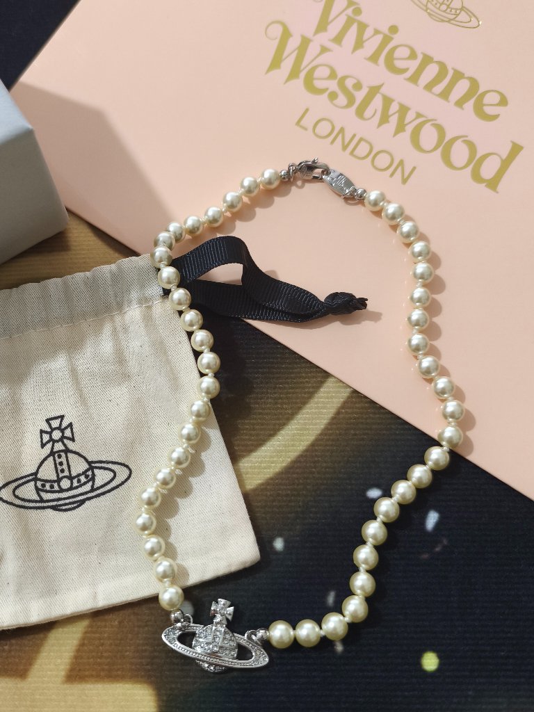 Vivienne Westwood Saturn Pendant Pearl Necklace